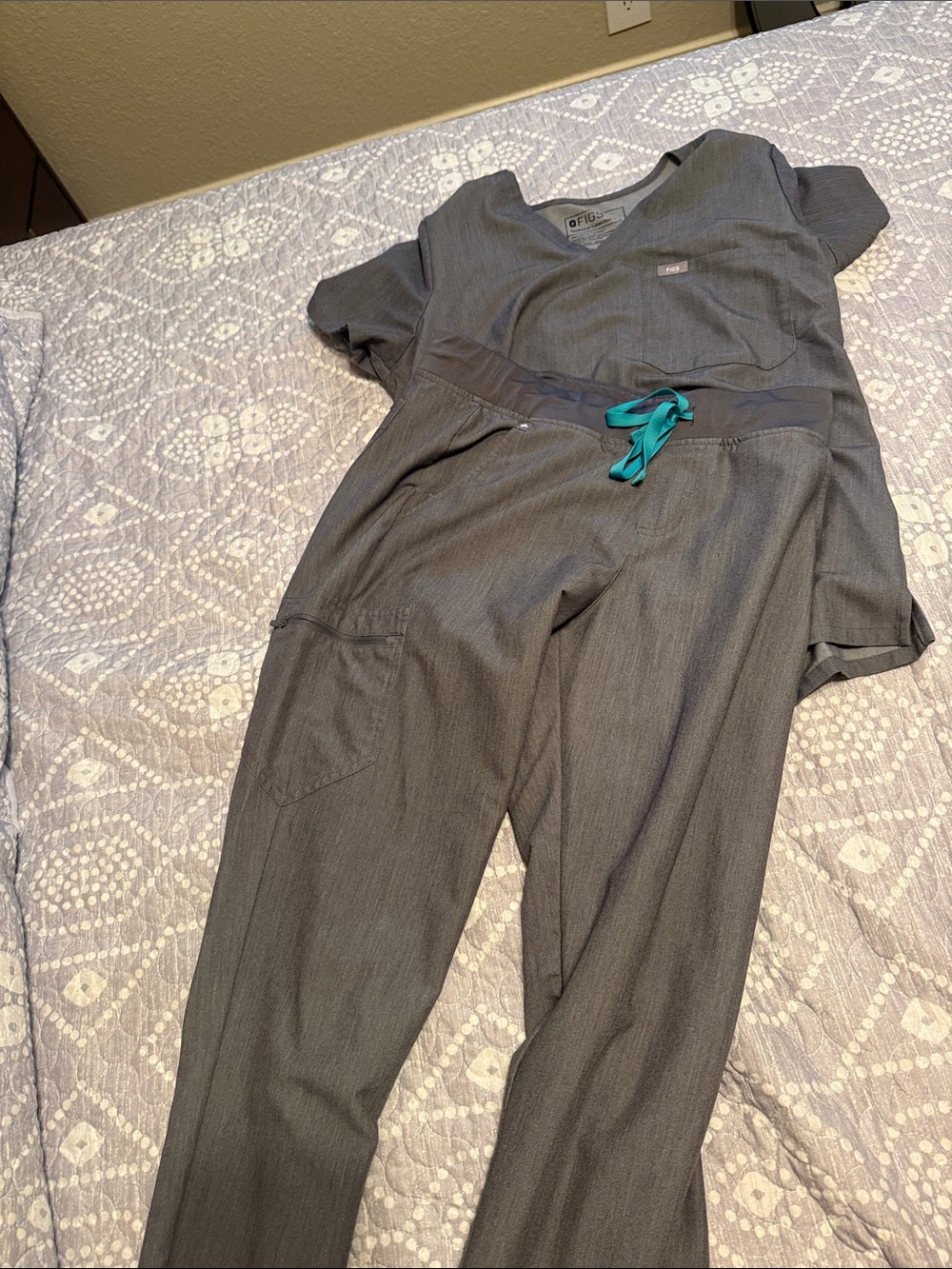 Figs- Size Medium Tall Zamora Joggers and Medium One Pocket V Neck Top - Gray
